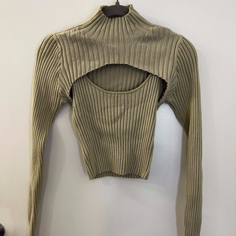 Le lis collection ribbed keyhole turtleneck sweater